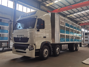 重汽國(guó)六9.6米畜禽運(yùn)輸車
